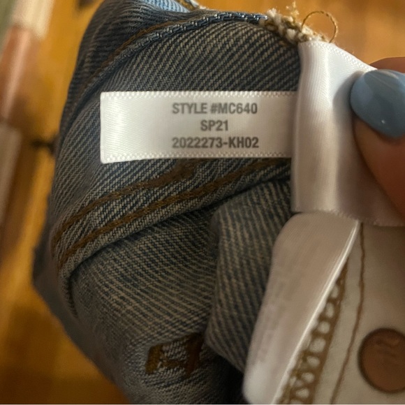 Madewell Button Fly Raw Hem Relaxed Denim Shorts in Cedarcroft Wash Sz 29 - Picture 11 of 14